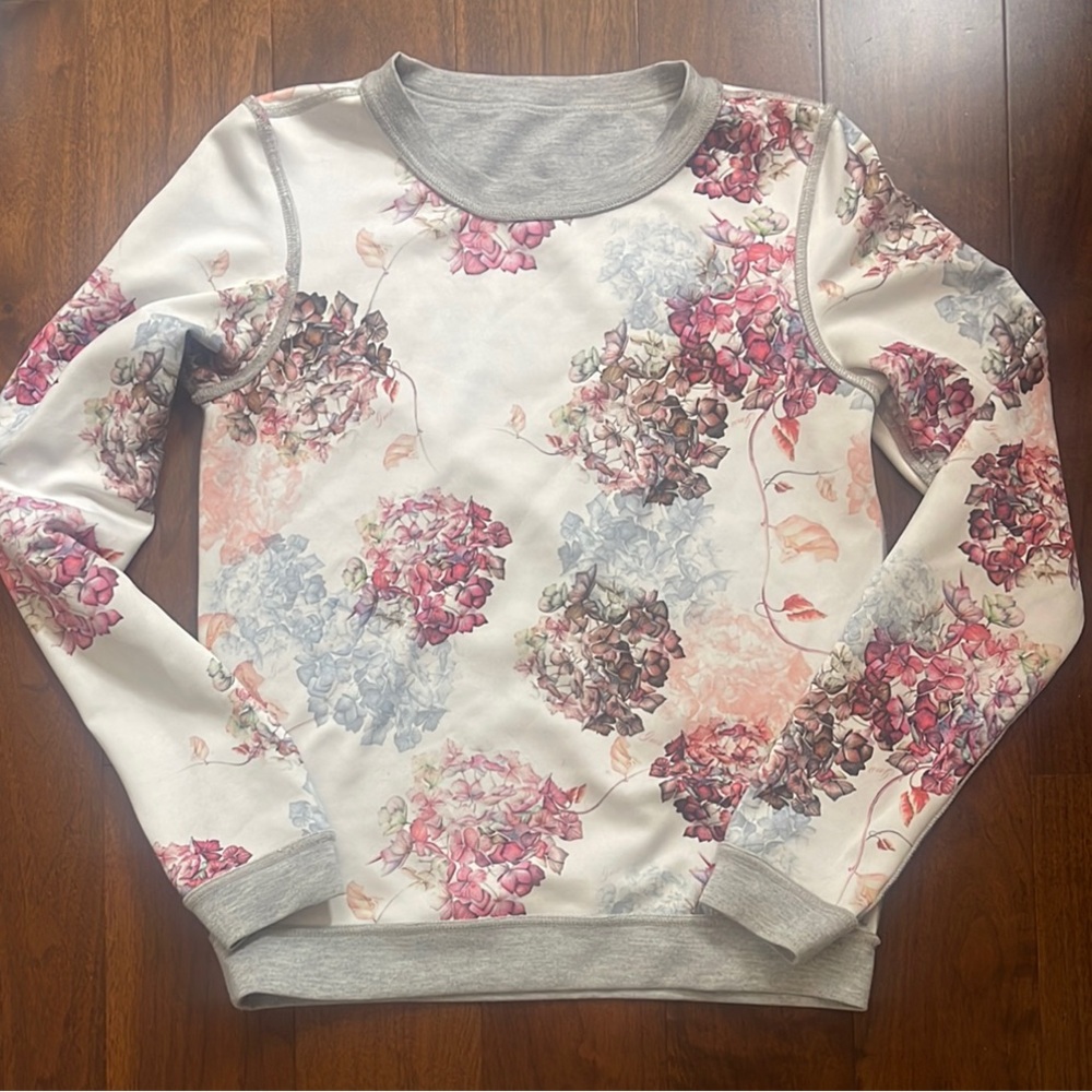 REVERSIBLE Guess Floral/Grey Crew neck
